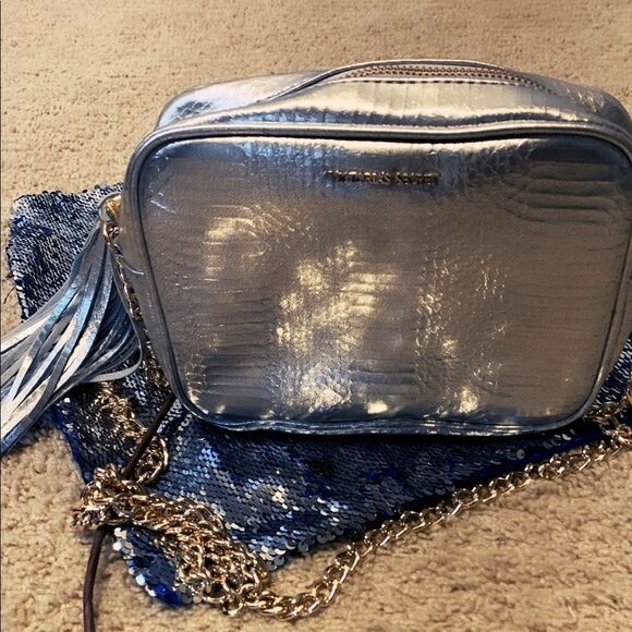 🔥VICTORIA Secret gold chain silver purse🔥 - Picture 4 of 5
